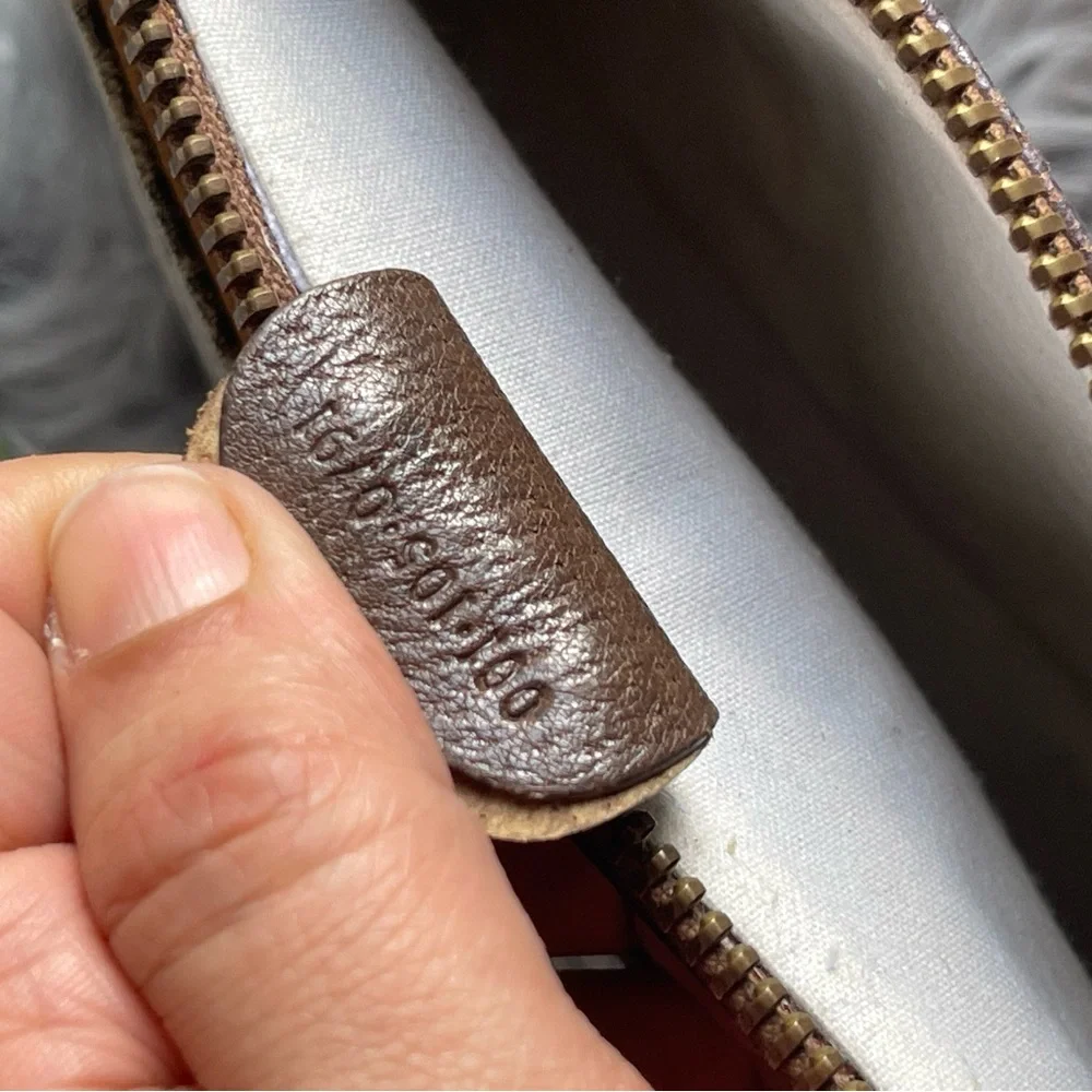 Authentic vintage Gucci web sherry line crossbody bag (001.105.0791) (KLV03) - Picture 13 of 15